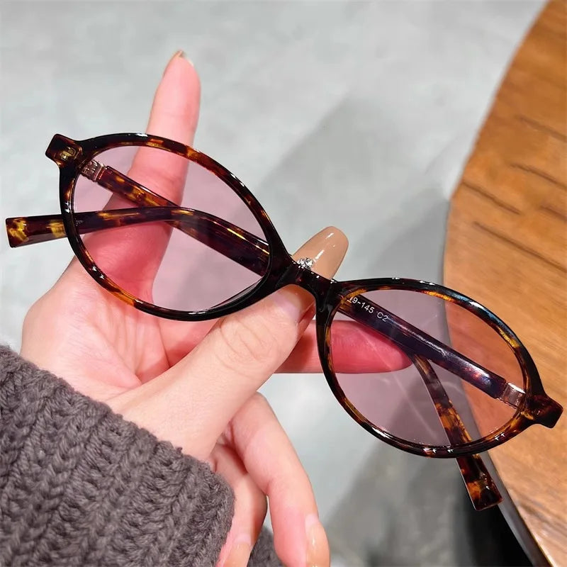 Fashion Oval Retro Sunglasses for Women – Simple Small Frame UV400 Protective Eyewear, Literary Style Luxury Design for Commuting & Travel